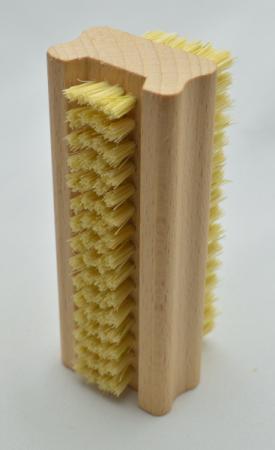 Handwaschbürste und Nagelbürste Buchenholz naturbelassen mit Griffmulden. 6 und 4 Reihen helle harte Naturborsten.